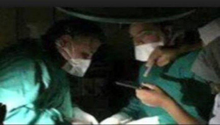 بعد إحراجهم للانقلاب: إحالة الأطباء الذين أجروا عملية ولادة على كشاف الموبايل للتحقيق