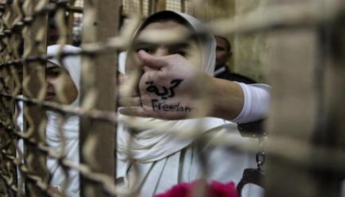 مطالب حقوقية بالإفراج عن معتقلات القناطر.. وغضب لمنع ممارسة السياسة بالجامعات