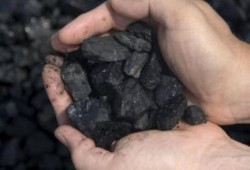حكومة الانقلاب تتجاهل صحة المصريين وتستخدم الفحم بـ 12 مصنعًا