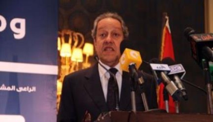 فيديو .. سقوط الخيمة على رأس وزير التجارة الانقلابي خلال افتتاح ميناء قسطل