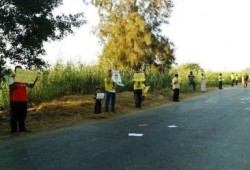 الدقهلية: سلسلة بشرية بقرية ميت فارس مركز دكرنس للتنديد بانقطاع الكهرباء