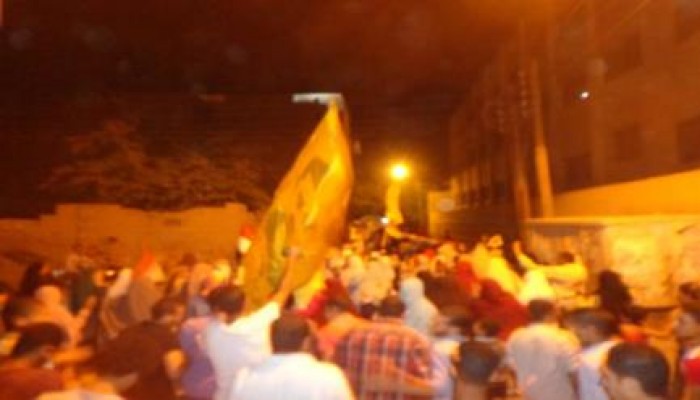 بنى سويف: الثوار يحتفلون بإنتصار المقاومة الفلسطينية في مسيرة ليلية