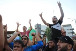 ديلى ميل: غزة تحتفل وتل أبيب تلعن نتانياهو