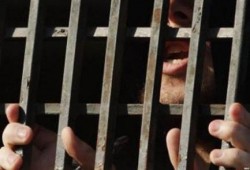معاناة المعتقلين بسجن الأبعادية "الأبعادية" و"فرق الأمن" .. سجونٌ بلا ماء وهواء ولا دواء