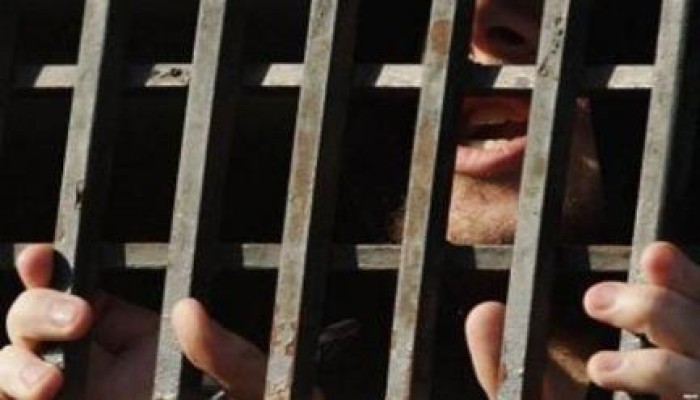 معاناة المعتقلين بسجن الأبعادية "الأبعادية" و"فرق الأمن" .. سجونٌ بلا ماء وهواء ولا دواء
