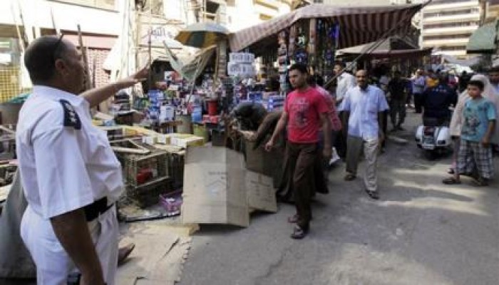 الباعة الجائلين : "ولايوم من أيامك يا مرسي"  (فيديو)
