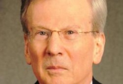 كاتب أمريكي : حلفاء الولايات المتحدة يقصفون الإسلاميين