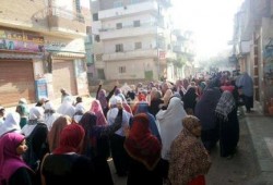 بالصور : مسيرة صباحية حاشدة لثوار حوش عيسي ضد الانقلاب العسكري وتفاعل كبير من الأهالي