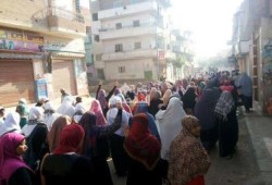 بالصور : مسيرة صباحية حاشدة لثوار حوش عيسي ضد الانقلاب العسكري وتفاعل كبير من الأهالي