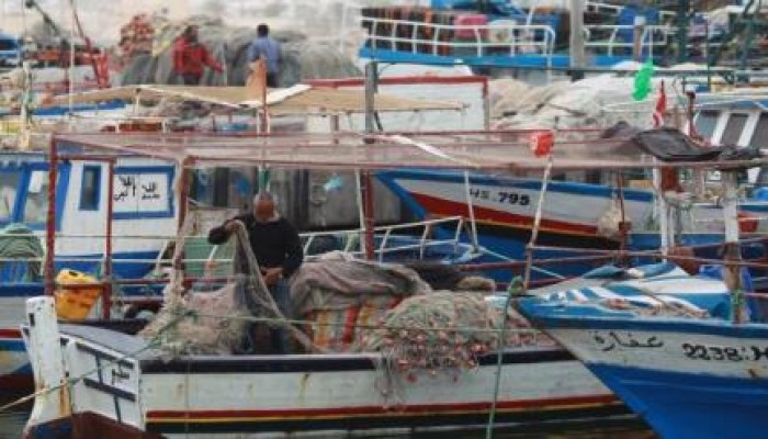 تونس تحتجز 18 صيادًا مصريًا.. وخارجية الانقلاب لا تعلم شيئا
