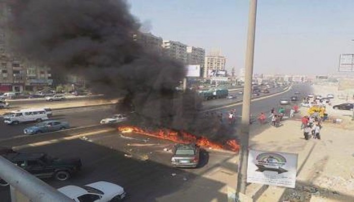 مجهولون يقطعون طريق "فاقوس - الصالحية" ويشعلون النيران بـ"الكاوتشوك"