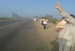 سلسلة بشرية بدسوق ضد الانقلاب العسكرى