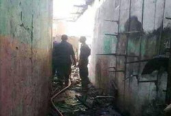 أسوان.. حريق هائل بكوم أمبو يدمر مخبزا وعددا من المحال التجارية