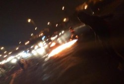 بالصور : قطع شارع التسعين بالتجمع الخامس من قبل مجهولين
