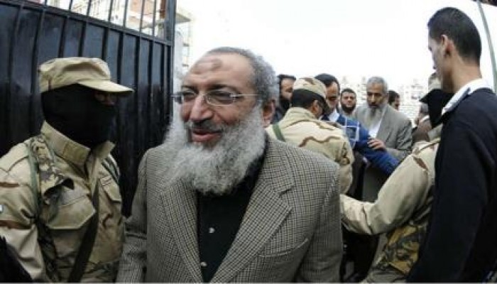 قطار الانقلاب يدهس شيوخ السلفية ويحرمهم من المنابر