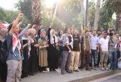 مظاهرة شبابية بتركيا تدعو لمحاربة إسرائيل إقتصادياً