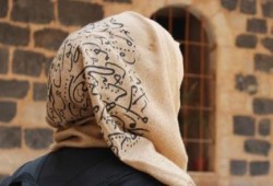 مسلمة محجبة تتعرض لهجوم عنصري في النمسا