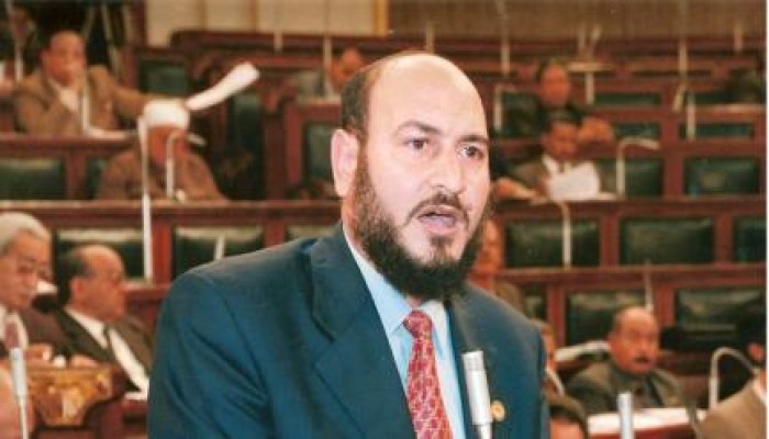 الصحفي محمود الشاذلي يكتب : النائب أبو العـز الحريري .. عفوا لن أنعاك