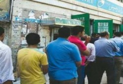 "كفر الشيخ" .. تكدس و شلل تام فى البنوك ومكاتب البريد والمصانع بسبب انقطاع الكهرباء