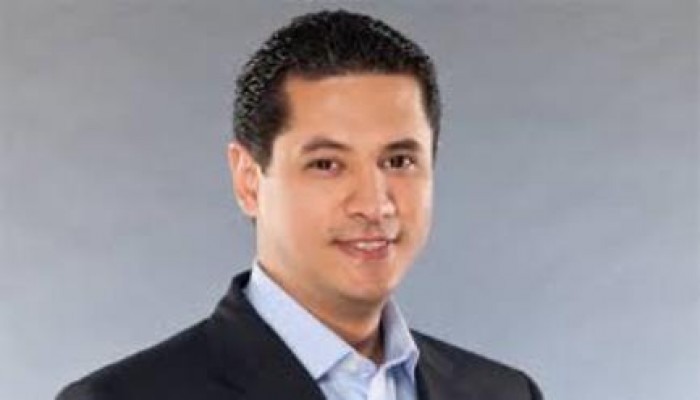 عبد الرحمن يوسف: بدل ما تلعن الظلام.. إلعن حكومة الانقلاب