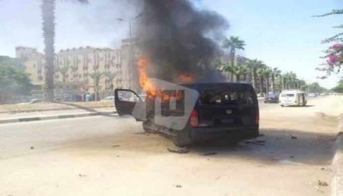 "ثورة حتي النصر "مجهولون يشعلون النار بسيارة شرطة بالهرم منذ قليل