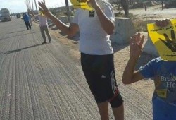 " ثورة حتي النصر" سلسلة بشرية لمؤيدي الشرعية بالطريق الدولي