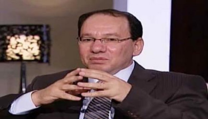 وائل قنديل يقارن بين نجل "مرسي" وقريبة "السيسي"