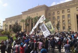 طلاب جامعه الإسكندرية يستقبلون الطالب الجدد بتظاهرة