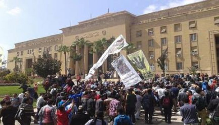 طلاب جامعه الإسكندرية يستقبلون الطالب الجدد بتظاهرة