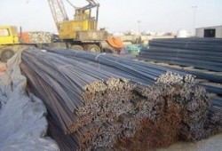 اتحاد الصناعات: 75% من مصانع الأسمنت والحديد توقفت عن العمل