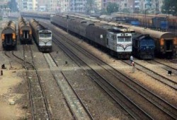 توقف حركة قطارات قبلى بعد تصادم قطارين بمحطة مصر .. وأنباء عن إصابات