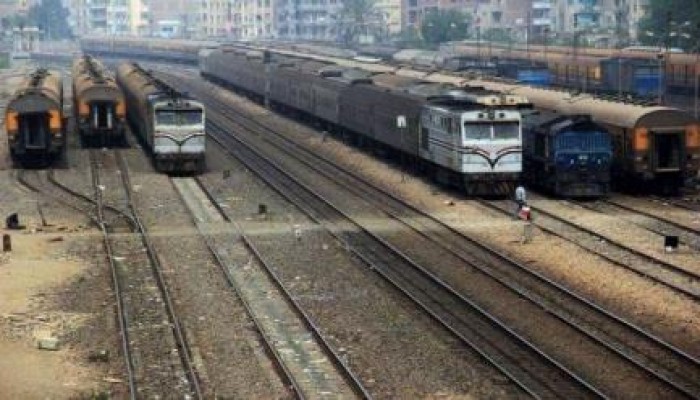 توقف حركة قطارات قبلى بعد تصادم قطارين بمحطة مصر .. وأنباء عن إصابات