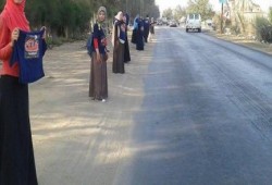 سلسلة بشرية لحركة ضنك بالنوبارية تنديدا "بالخراب الإقتصادى"