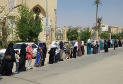 حرائر 6 أكتوبر يشاركن في "ثورة الغلابة" بسلسلة بشرية