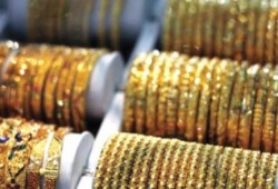 الذهب يواصل تراجعه بالسوق المحلي وعيار "21" بـ 252 جنيه