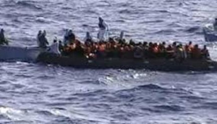 "البحرية الليبية" تنقذ 120 مهاجرا من الغرق بينهم مصريان