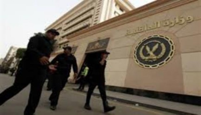 في مصر فقط "ضابط برتبة مسجل خطر"