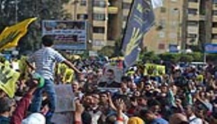 "مصر كبيرة عليهم" أهالي المطرية يهتفون " "الله حي الله حي .. بكرة ياسيسي دورك جاي"