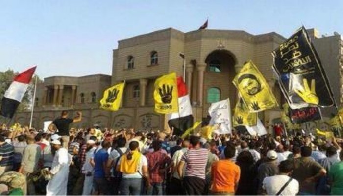 "مصر كبيرة عليهم"  هتافات ضد تردي المعيشة في جمعة "مصر كبيرة عليهم"