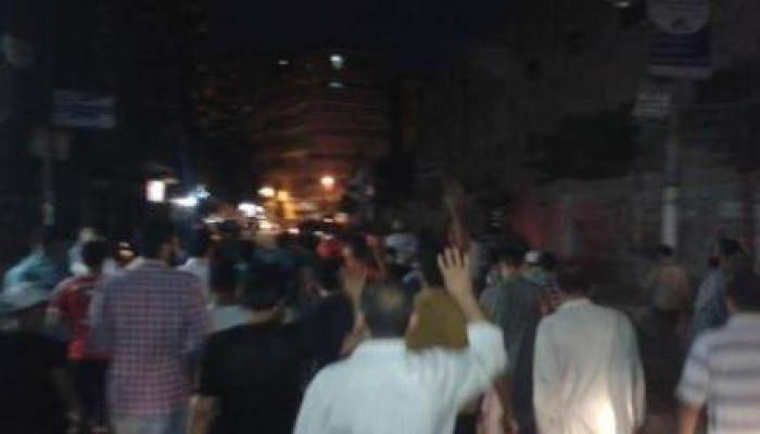 ثورا الزقازيق في مسيرة ليلية ... السيسي غلا البنزين ... خلا حياتنا زفت وطين