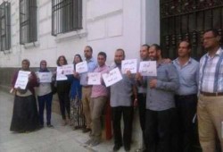 أطباء مستشفي جمال عبد الناصر يتضامنون مع زميلهم المفصول تعسفيا