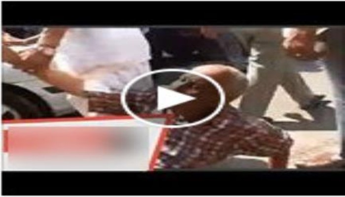 بالفيديو.. مسن يشعل النيران فى نفسه أمام "مجلس الوزراء الانقلابي" بسبب فصله من العمل