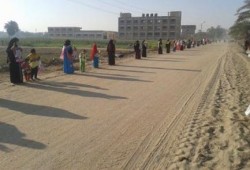 سلسلة بشرية لحرائر اطسا رفضا للانقلاب والاعتقالات العشوائية