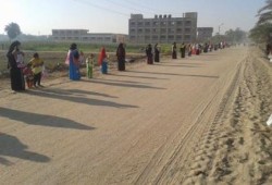 سلسلة بشرية لحرائر اطسا رفضا للانقلاب والاعتقالات العشوائية