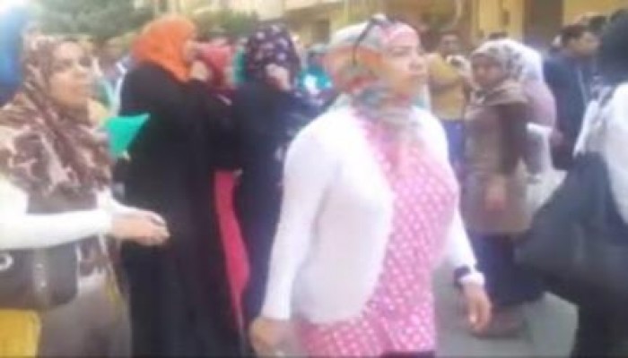 طلبة المعاهد الصحية يقطعون القصرالعينى للالتحاق بالجامعة