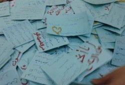 بالصور توزيع قصاصات ورق تنديداً بغلاء الأسعار وتأخر التموين وكثرة انقطاع الكهرباء بميت غمر