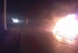 الدقهلية: أهالى غاضبون يقطعون الطريق الدولي "المنصورة - شربين"