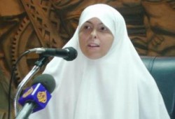 عائشة الشاطر: "مصري مهان في كل مكان" .. شعار السيسي بعد 100 يوم من حكمه