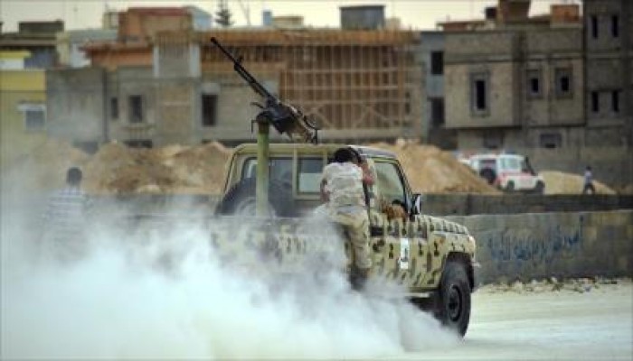 رغم التعاون العسكري بين الانقلابيين وحفتر.. ثوار بنغازي يتقدمون نحو مطار بنينا