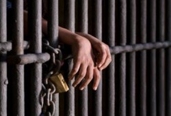 طالب سكندري يواجه “العمى” بسبب تعنت إدارة سجن برج العرب